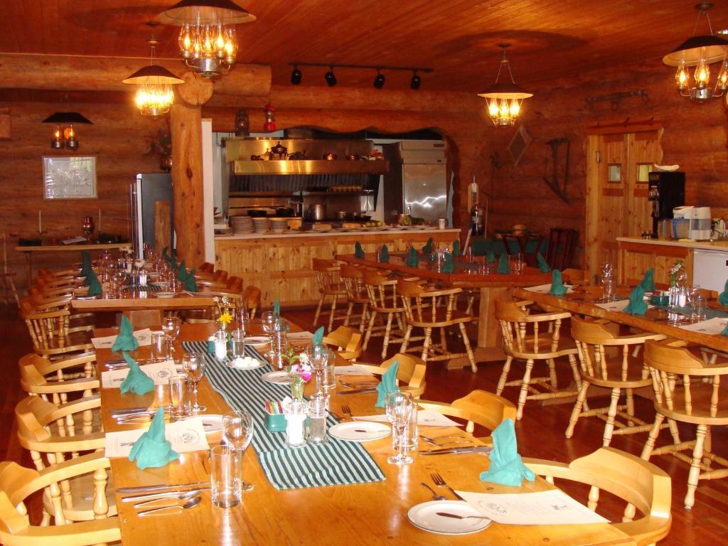 Bear Track Inn Gustavus Exterior foto